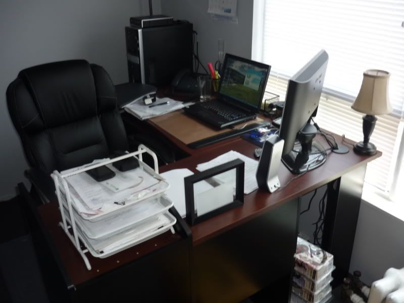 Officedeskpictures001.jpg