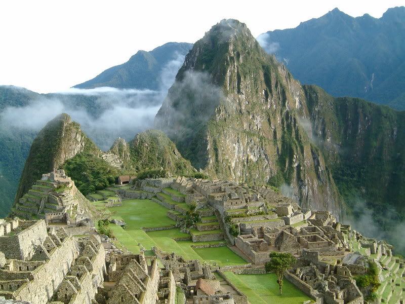 800px-Peru_Machu_Picchu_Sunrise_2.jpg picture by pamelayo
