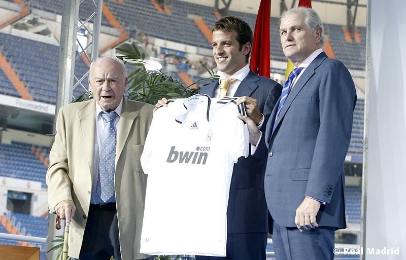Rafael Van der Vaart joins Real Madrid with a presentation