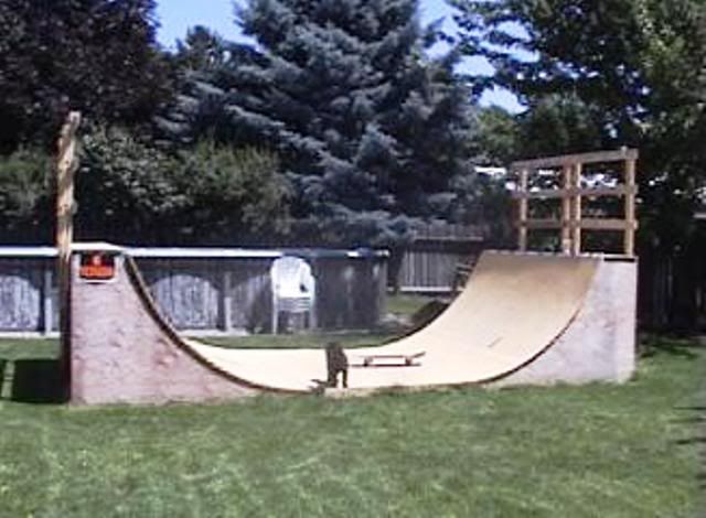 skate mini ramp