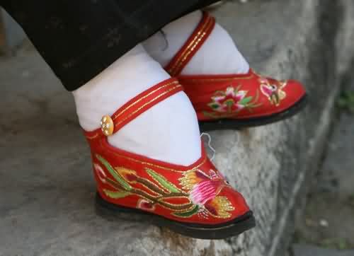 Chinese woman shoes small feet