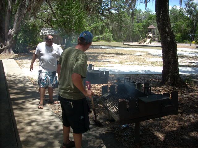 lakegriffiniboatscampout004.jpg