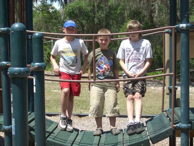 lakegriffiniboatscampout014.jpg
