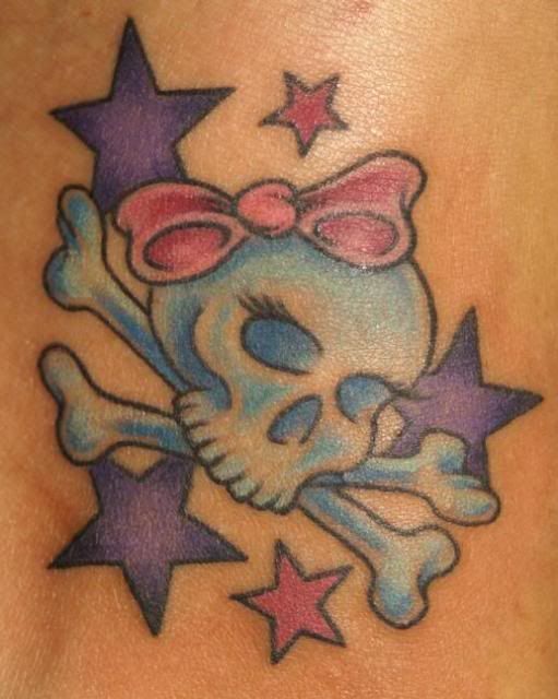 Tatuagem feminina de caveira Tatuagem-feminina-de-caveira