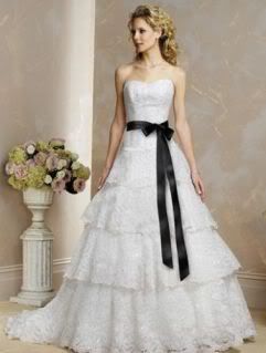 Vestido com detalhe preto