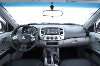 Mitsubishi L200 2012 - Interno