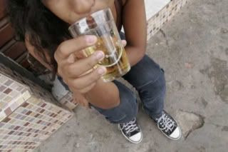 Adolescente e bebida alcoólica Adolescente e bebida alcoólica