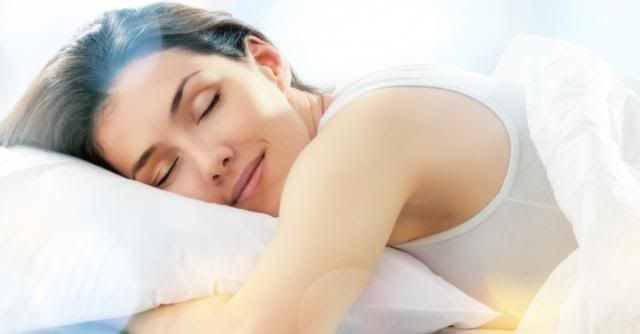 Dormir em horários regulares Mulher dormindo