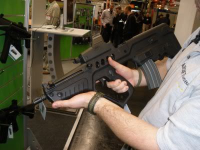 iwa2009_cybergun_tavor.jpg