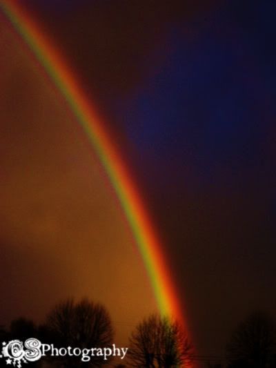 <img:http://i46.photobucket.com/albums/f133/charsitay13/photography/rainbow4.jpg>