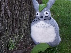totoro finds a hat