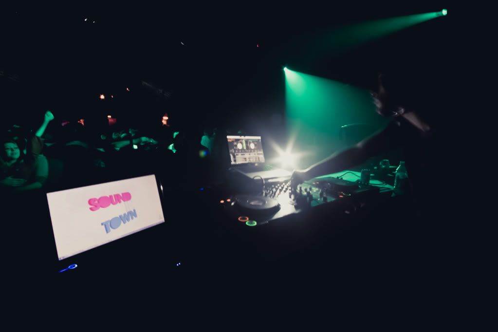 IMAGE: http://i46.photobucket.com/albums/f149/stuart_hatch/JB-4.jpg