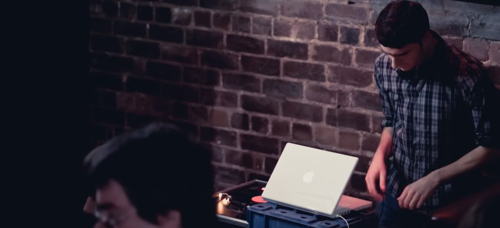 IMAGE: http://i46.photobucket.com/albums/f149/stuart_hatch/JB-7.jpg