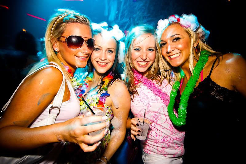 IMAGE: http://i46.photobucket.com/albums/f149/stuart_hatch/Nightlife/800-3.jpg