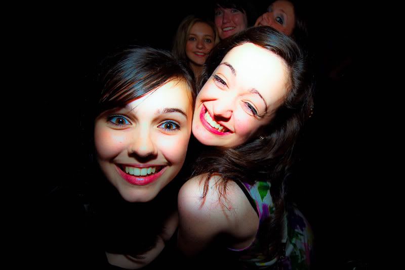 IMAGE: http://i46.photobucket.com/albums/f149/stuart_hatch/Nightlife/800-4.jpg