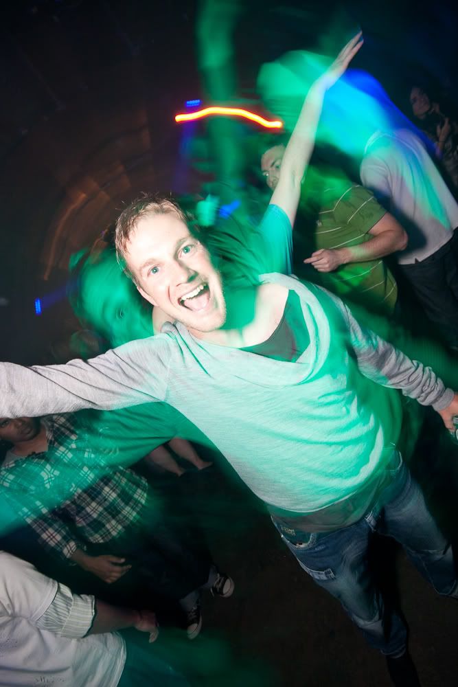 IMAGE: http://i46.photobucket.com/albums/f149/stuart_hatch/Nightlife/mehme-10.jpg