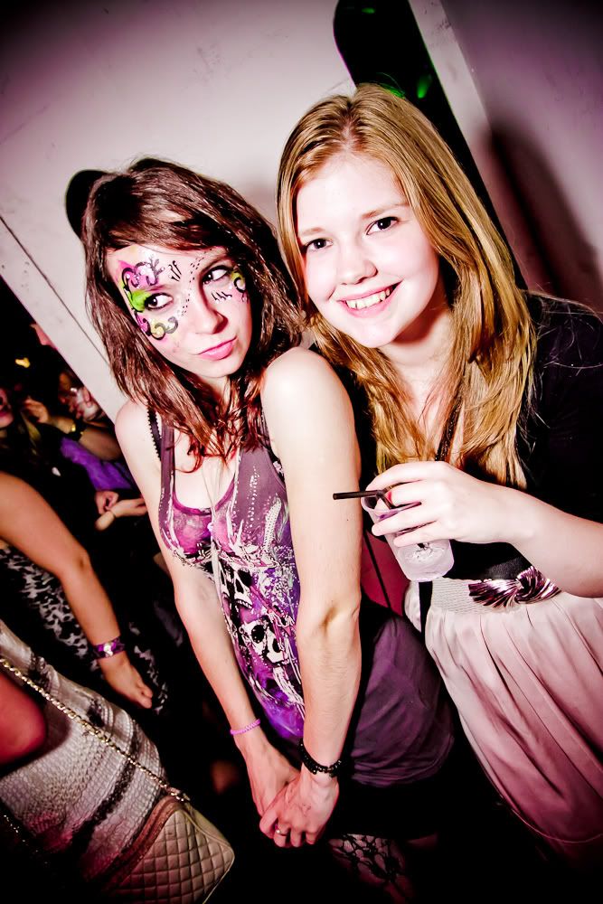 IMAGE: http://i46.photobucket.com/albums/f149/stuart_hatch/Nightlife/mehme-9.jpg