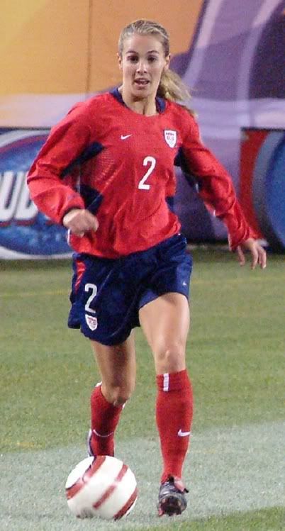 heather mitts2 edited Heather Mitts, one hot soccer player